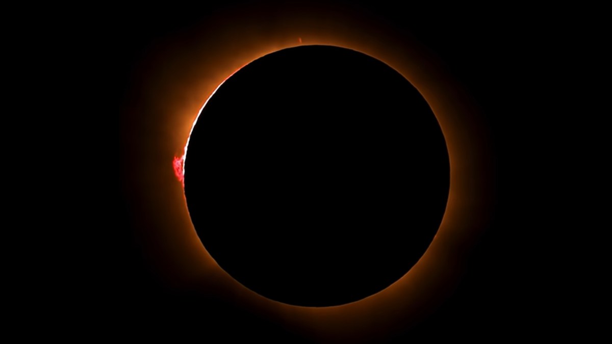 ce que le soleil nous cache quand il brille trop fort, et que l’éclipse a révélé