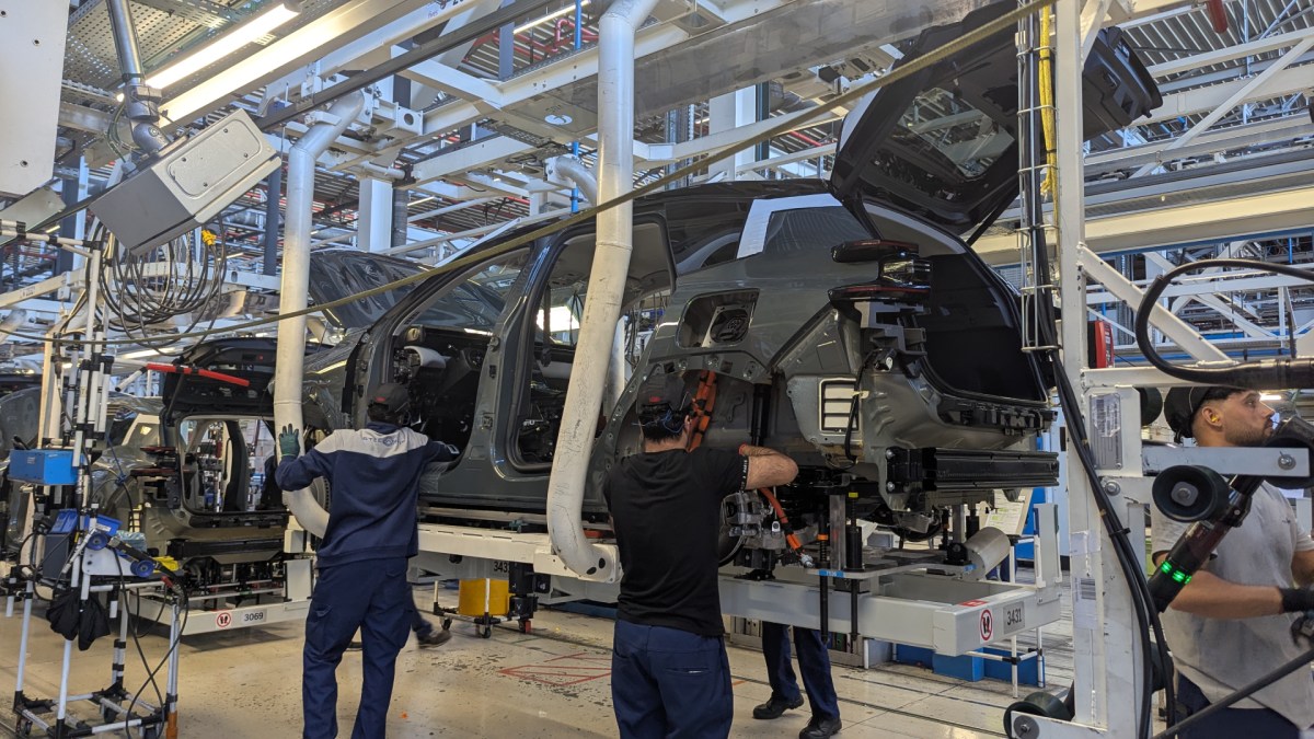 « On attend désespérément les batteries Long Range » : pourquoi le made in France pénalise Citroën et Peugeot « on attend désespérément les batteries long range » : pourquoi le made in france pénalise citroën et peugeot