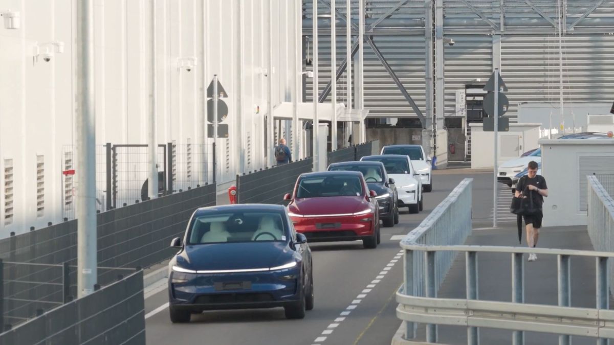 tesla vend plus de voitures que prévu, mais byd creuse l’écart sur l’électrique